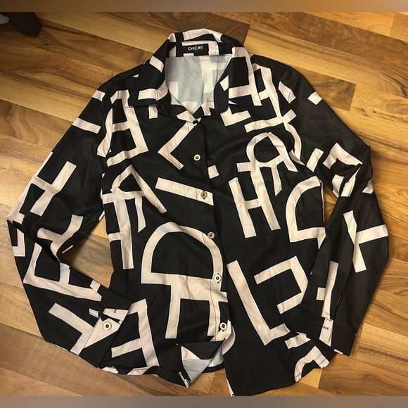 Chic Black and White Patterned button down blouse - Picture 4 of 4